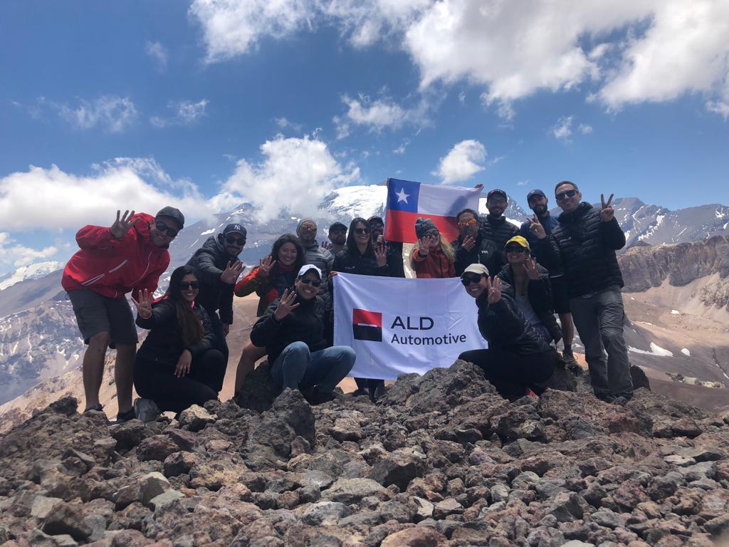 Con trekking de 4.000 metros ALD Automotive Chile celebró sus 4.000 unidades